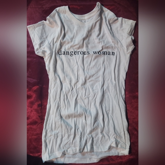 Ariana Grande Limited Edition White T-Shirt with "Dangerous Woman" Text - Picture 2 of 5